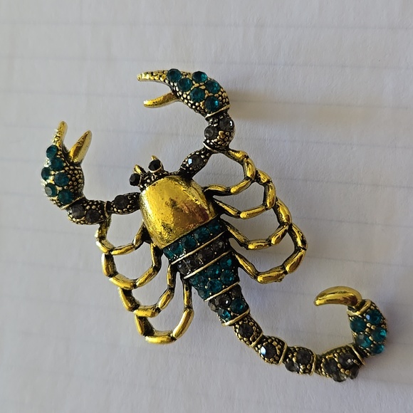 Scorpion Pendant - Picture 3 of 7